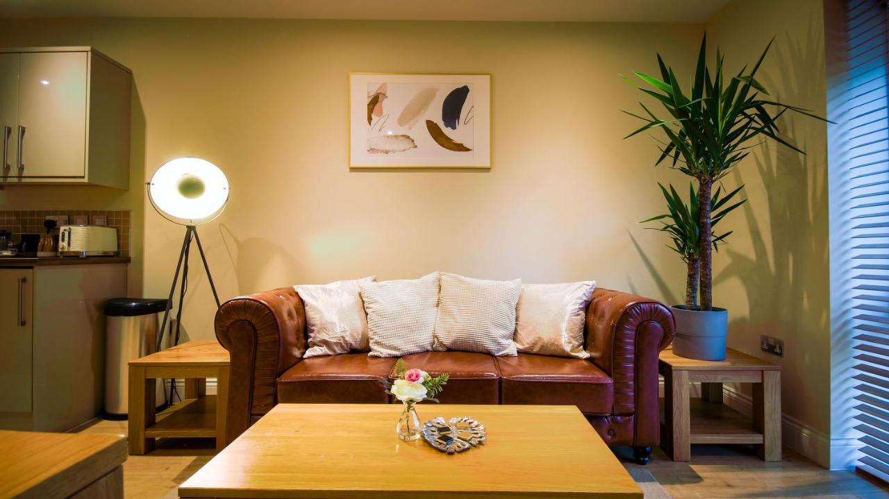 Superb City Center 1 Or 2 Bedroom Apts King Bed Southampton Eksteriør billede