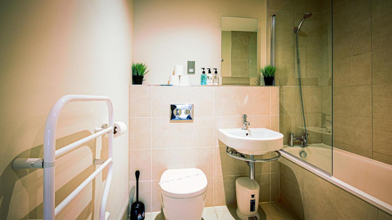 Superb City Center 1 Or 2 Bedroom Apts King Bed Southampton Eksteriør billede