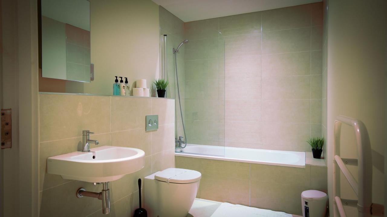 Superb City Center 1 Or 2 Bedroom Apts King Bed Southampton Eksteriør billede