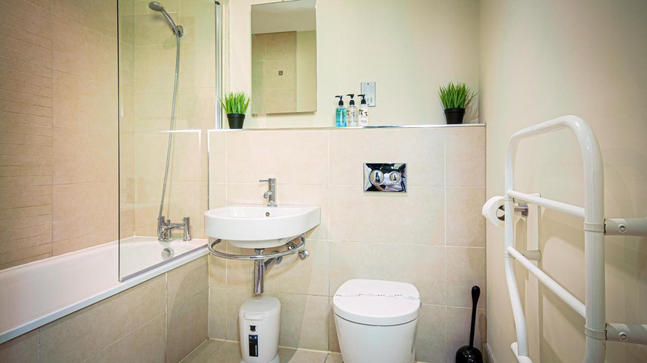 Superb City Center 1 Or 2 Bedroom Apts King Bed Southampton Eksteriør billede