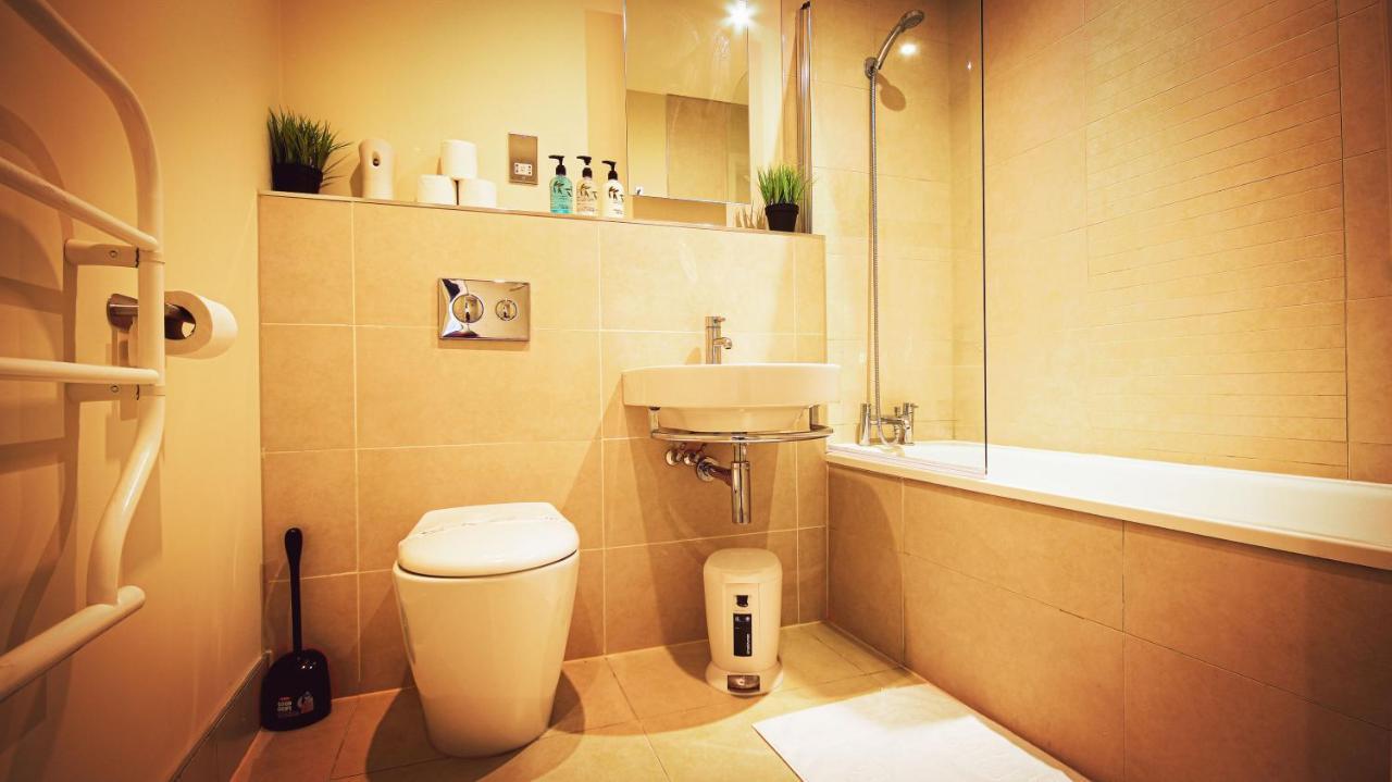 Superb City Center 1 Or 2 Bedroom Apts King Bed Southampton Eksteriør billede