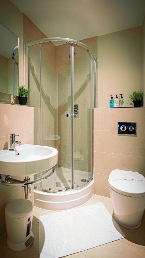 Superb City Center 1 Or 2 Bedroom Apts King Bed Southampton Eksteriør billede
